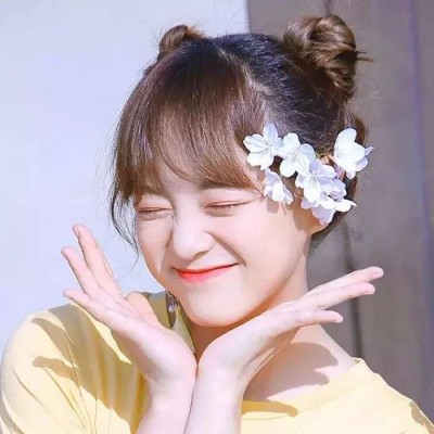 qq女生正面全身头像图片