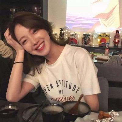 qq女生正面全身头像图片