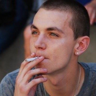 最新欧美呆萌男生背影头像图片