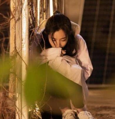 杨幂恐高怎么回事 节目中因为无法克服心里障碍自责大哭图片