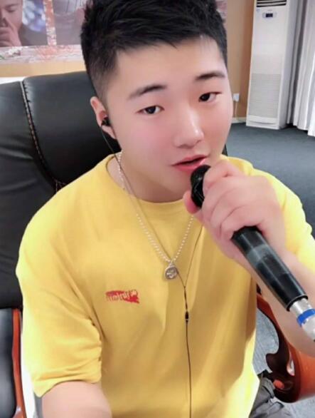 白小白真名叫什么图片