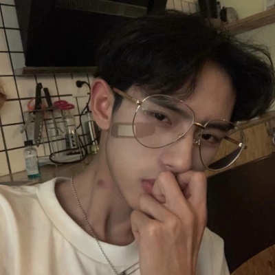 qq好看的头像男生真人用手挡脸图片