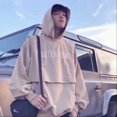 qq好看的头像男生真人用手挡脸图片