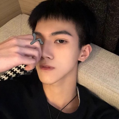 qq好看的头像男生真人用手挡脸图片