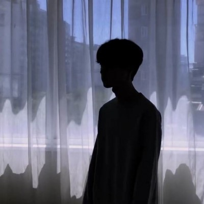 00后非主流耶手势头像男生图片
