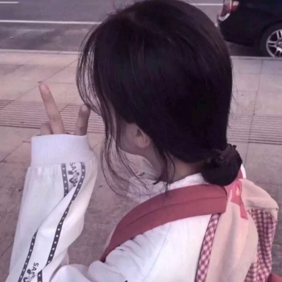 黑白唯美伤感女生头像图片