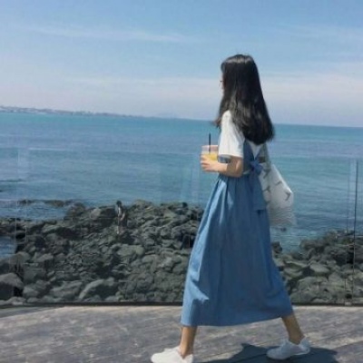 黑白唯美伤感女生头像图片