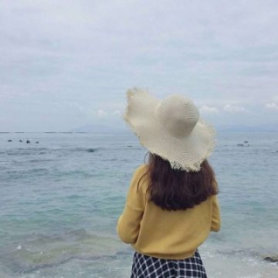 黑白唯美伤感女生头像图片