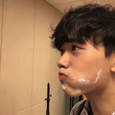 最新男生吃鱼的头像图片