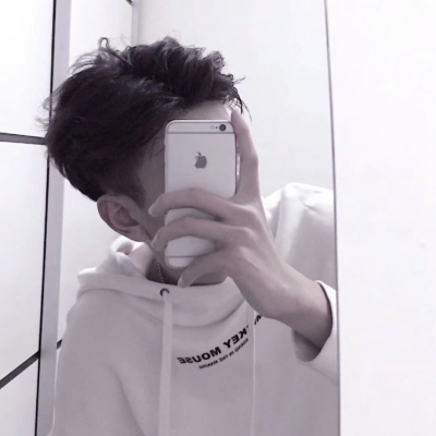 最新男生吃鱼的头像图片