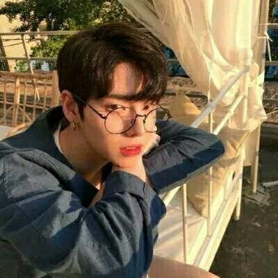 最新男生吃鱼的头像图片
