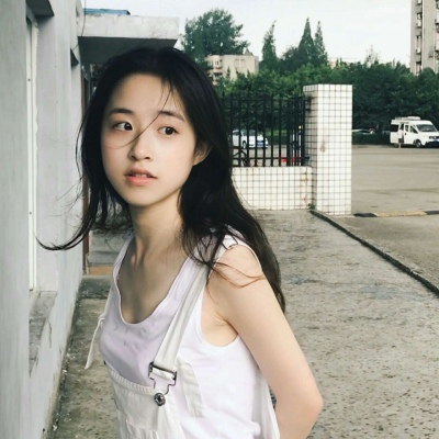左右有白边的女生头像图片