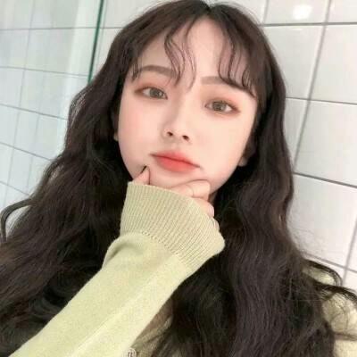 左右有白边的女生头像图片