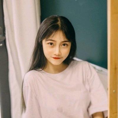 左右有白边的女生头像图片