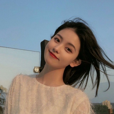 左右有白边的女生头像图片