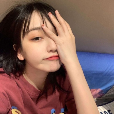 左右有白边的女生头像图片