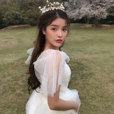 左右有白边的女生头像图片