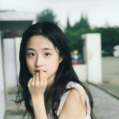 左右有白边的女生头像图片