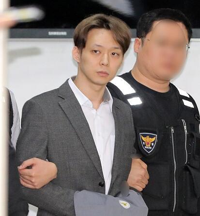 黄荷娜将公布与朴有天聊天记录 最狠前女友送前任去坐牢图片
