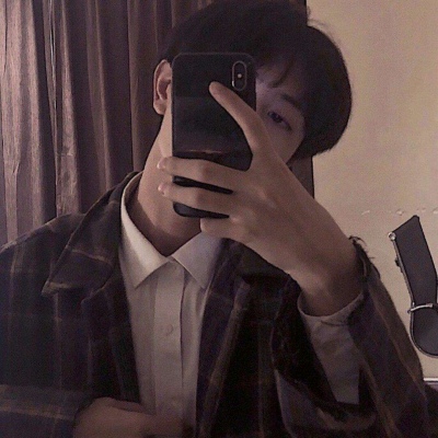 潮男微信头像2019超清男生强忍泪水头像图片