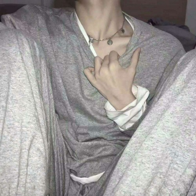 好看的男生侧脸头像戴帽子图片