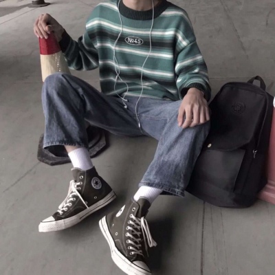好看的男生侧脸头像戴帽子图片