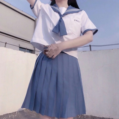 女生戴帽子的qq头像