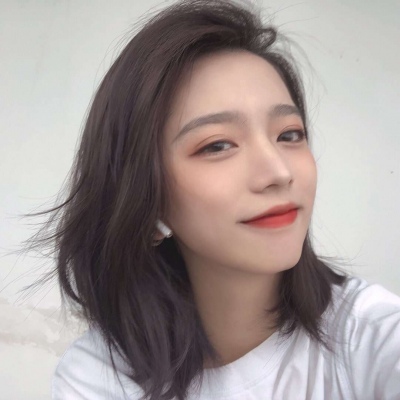黑白背影头像女生有字图片