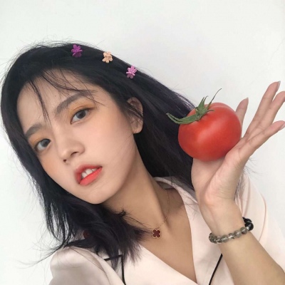 黑白背影头像女生有字图片