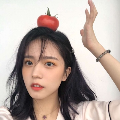 黑白背影头像女生有字图片