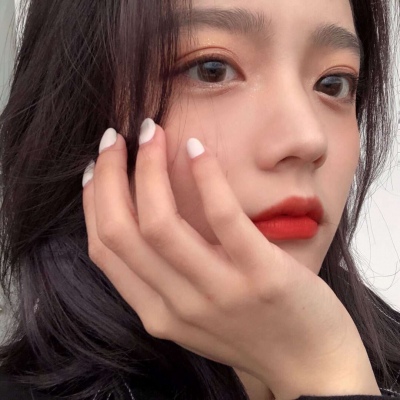黑白背影头像女生有字图片