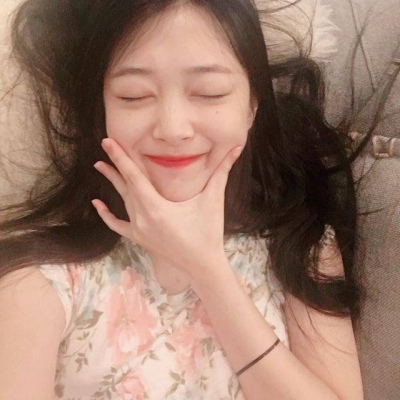 qq手绘简约头像女生图片