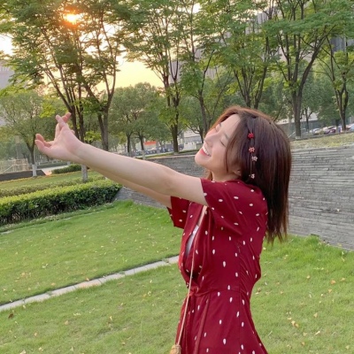 qq手绘简约头像女生图片