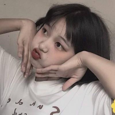 戴复古圆眼镜女生头像图片