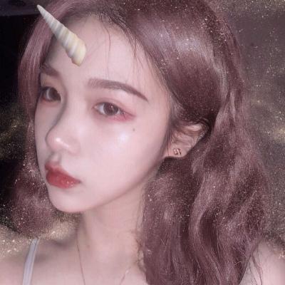 戴复古圆眼镜女生头像图片