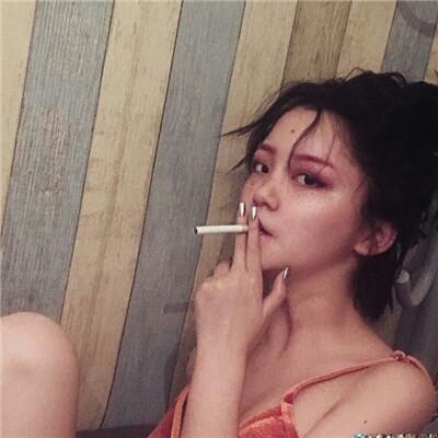 图中图女生带字qq头像图片