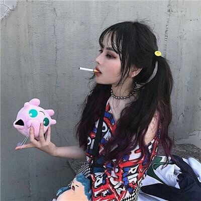 图中图女生带字qq头像图片