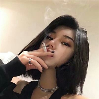 图中图女生带字qq头像图片