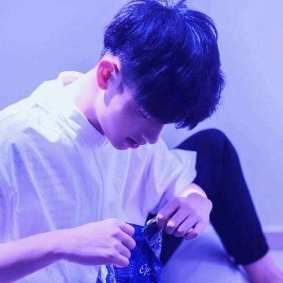 蓝色系我们班男生进班群前改的头像图片