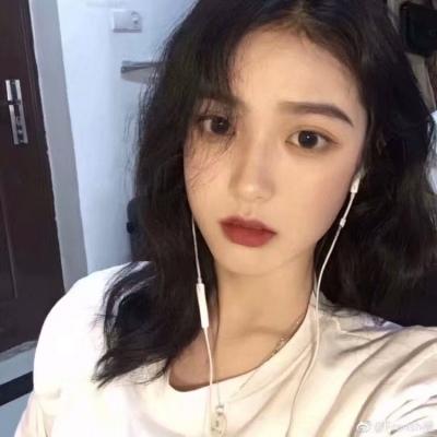 qq头像带花环女生头像图片