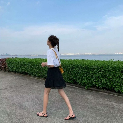 qq女生闺密头像黑白图片
