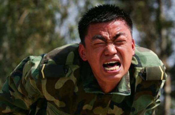 士兵突击许三多翻单杠翻了多少个