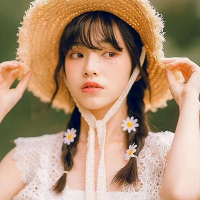 戴眼镜的学霸女生头像图片