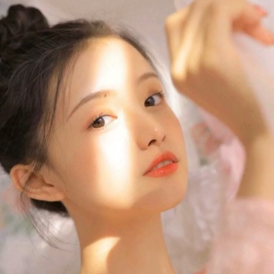 戴眼镜的学霸女生头像图片