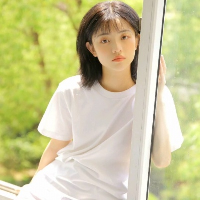 戴眼镜的学霸女生头像图片