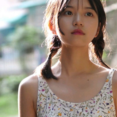 戴眼镜的学霸女生头像图片