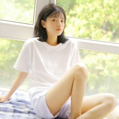 戴眼镜的学霸女生头像图片