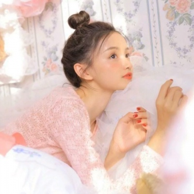 戴眼镜的学霸女生头像图片