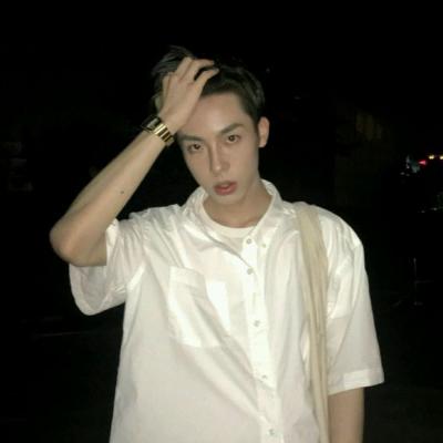 微信非主流动漫白色面具头像男生头像