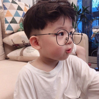萌娃头像男生摸后脑勺动漫头像图片